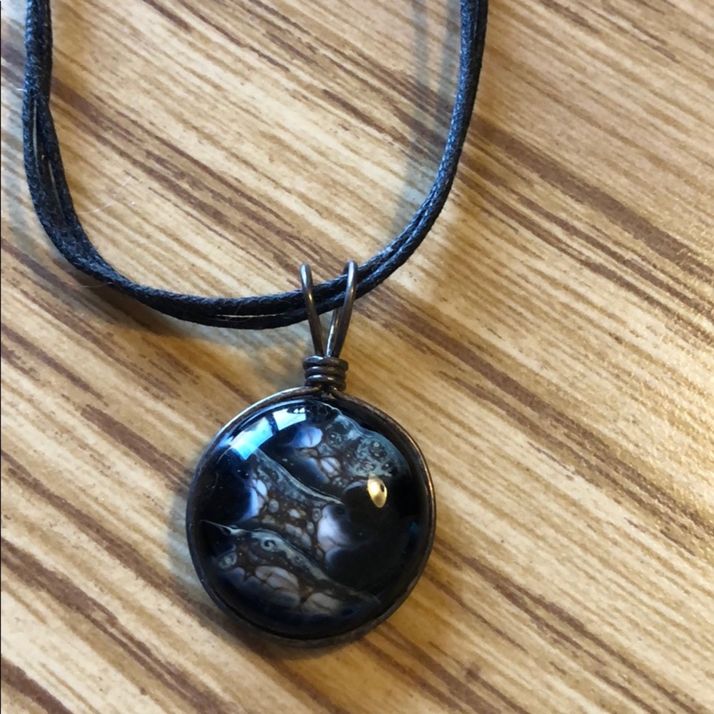 Beautiful Black Pendent Necklace